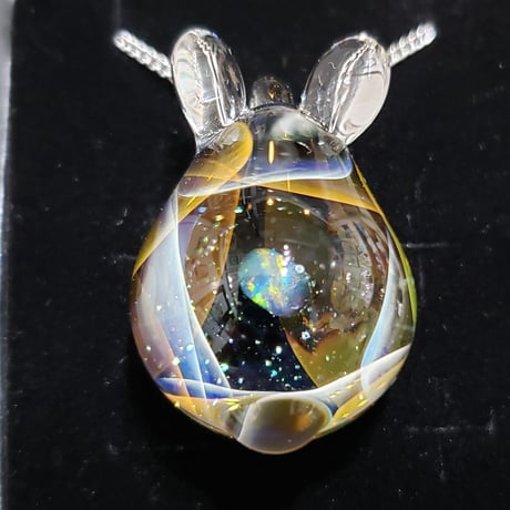 宇宙うさぎのペンダント‐655