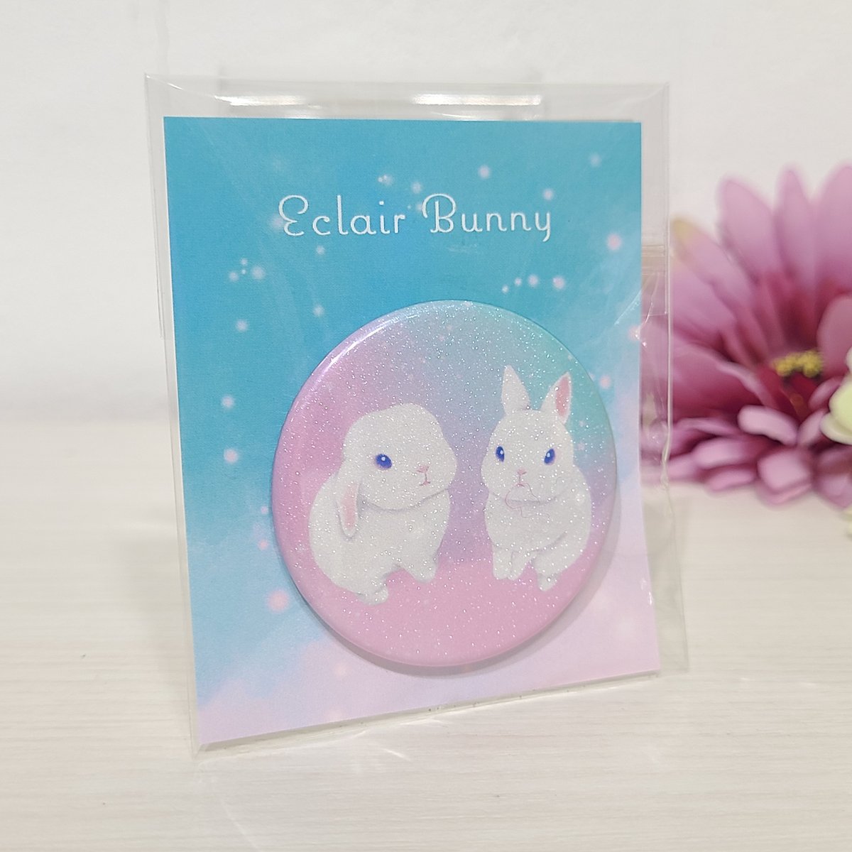 ホワイトラメ缶バッジ （星空うさぎ） | rabbica ONLINE STORE