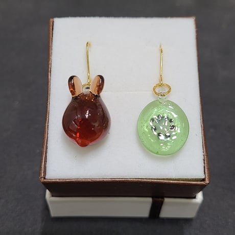 キウイとミニうさぎのピアス（イヤリング変更可）-821