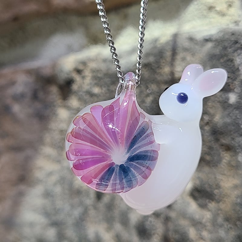 うさぎと紫陽花のペンダント-799 | rabbica ONLINE STORE
