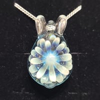 雪の華うさぎのペンダント‐