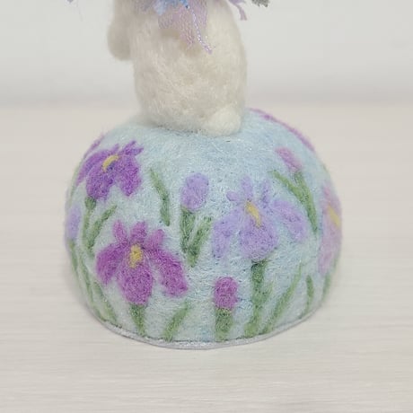 [羊毛針刺し(ミニ)]  ウサギ(花菖蒲)