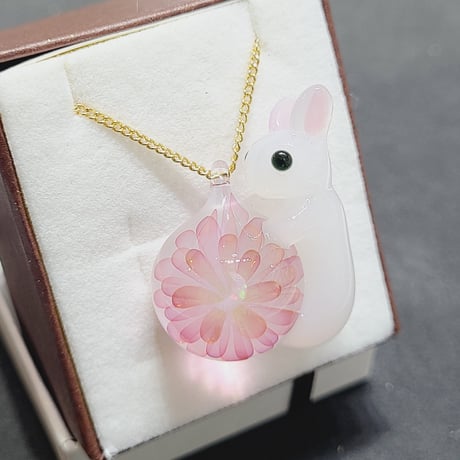 うさぎと桜のペンダント-732