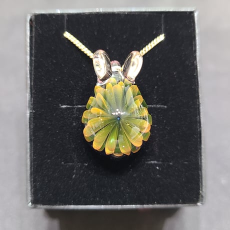 お花うさぎのペンダント-金木犀-