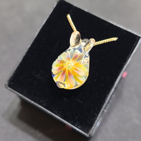 お花うさぎのペンダント