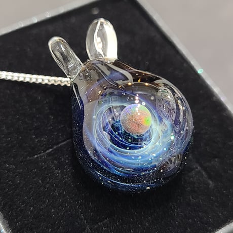 宇宙うさぎのペンダント-