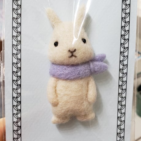 羊毛フェルトのブローチ | STORES