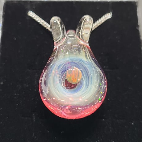 宇宙うさぎのペンダント-