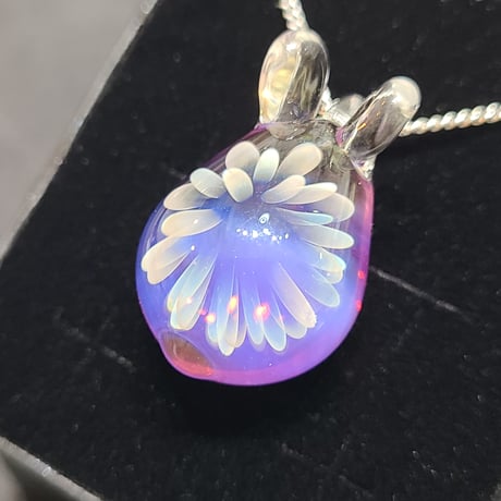 雪の華うさぎのペンダント-