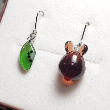キウイとミニうさぎのピアス（イヤリング変更可）