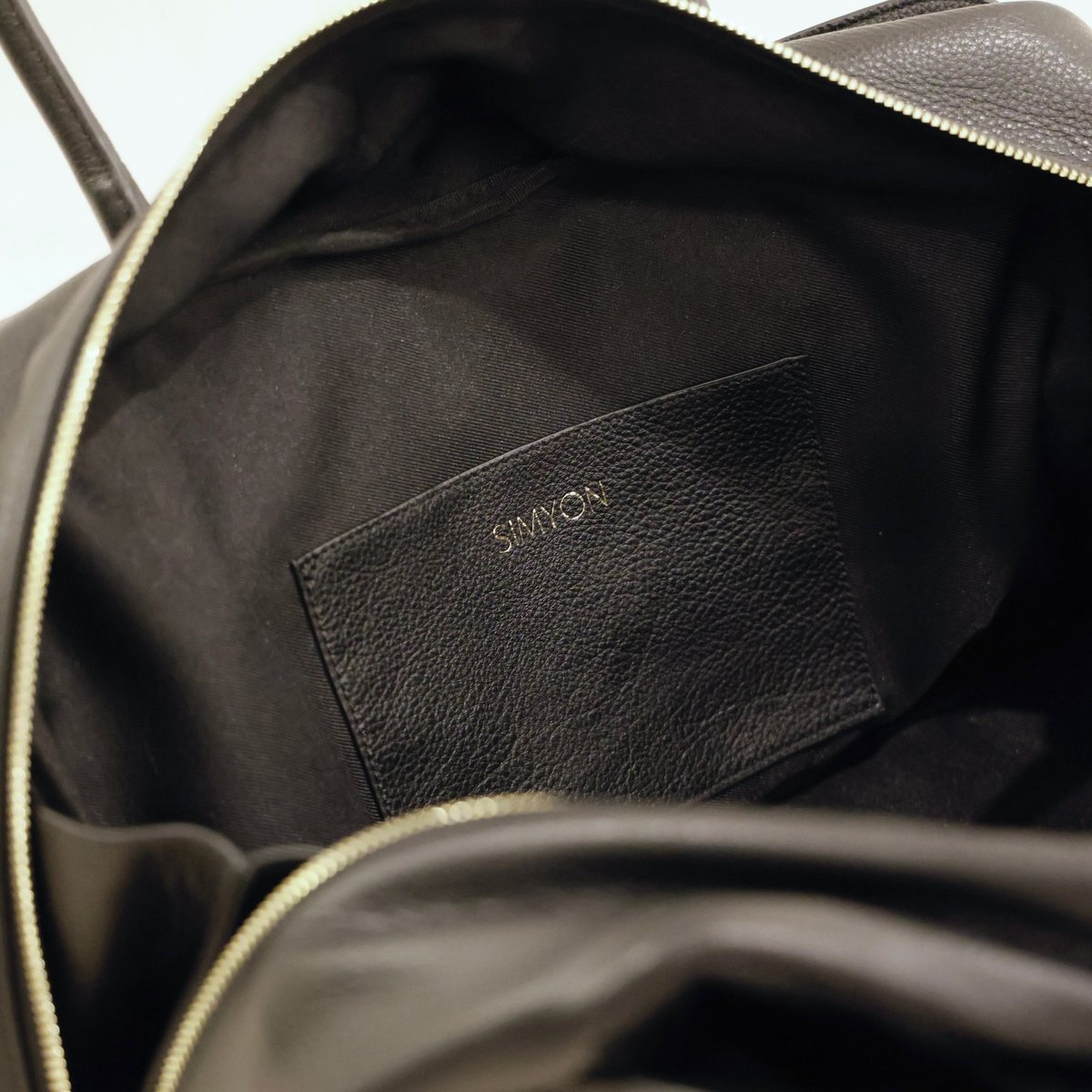 Simyon 【SIMYON】スクエアボストンBAG_Lサイズ:ブラック | MOMOKO STORE