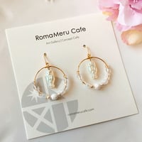 『フクロウとシャンデリア』（ホワイト）チェコビーズのピアス/イヤリング owl-white01