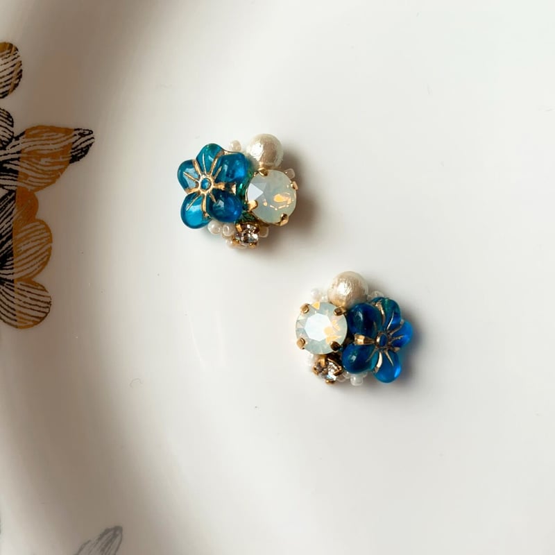 魔女の庭』コットンパール×スワロフスキー×チェコビーズのピアス