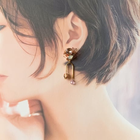 『one of a kind 〜Crystal & Czech beads〜(vintage rose)』クリスタル & チェコビーズ 一点物 アシンメトリー 2way ピアス/イヤリング (ピンク)