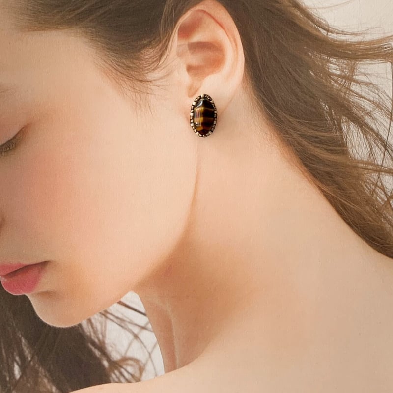 チェコビーズとビーズ刺繍（ブラウン）ピアス / イヤリング | RomaMeru