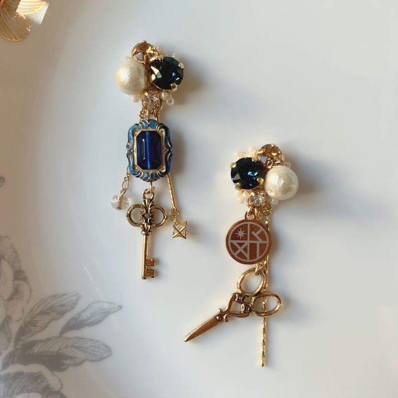 1510 ダークフェアリー　2way ハンドメイド　イヤリング 魔女の鍵と鋏』（ネイビー）2way ピアス/イヤリング | RomaMeru Cafe