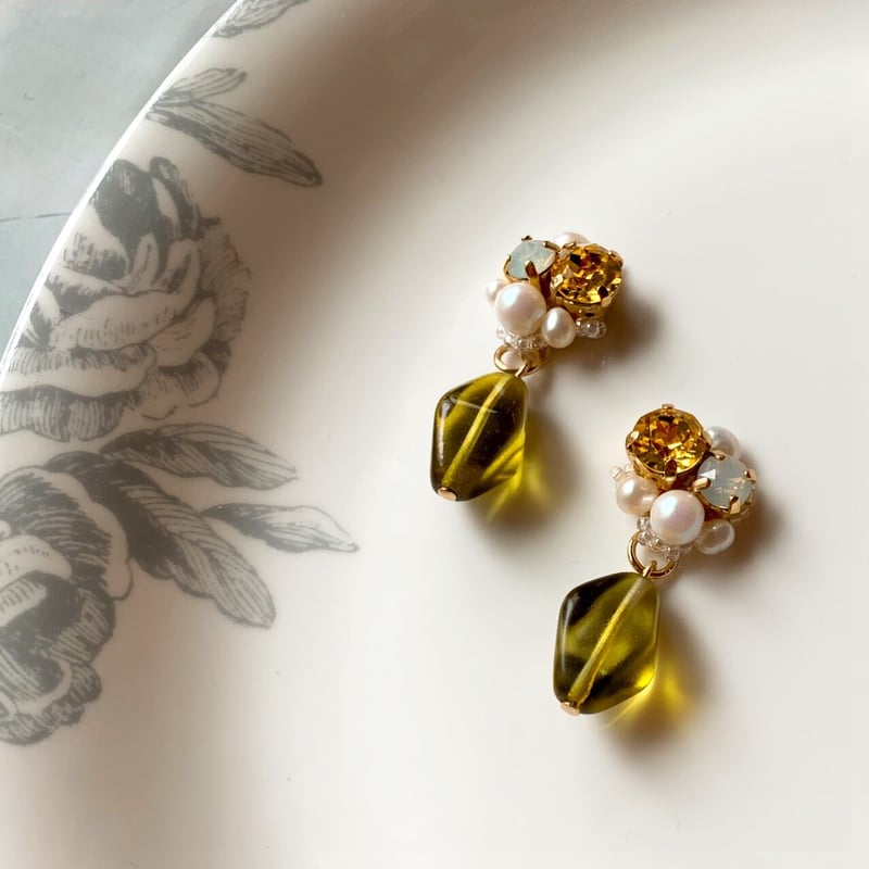 魔法の雫』（イエロー トパーズ×グリーン）スワロフスキーと淡水パール