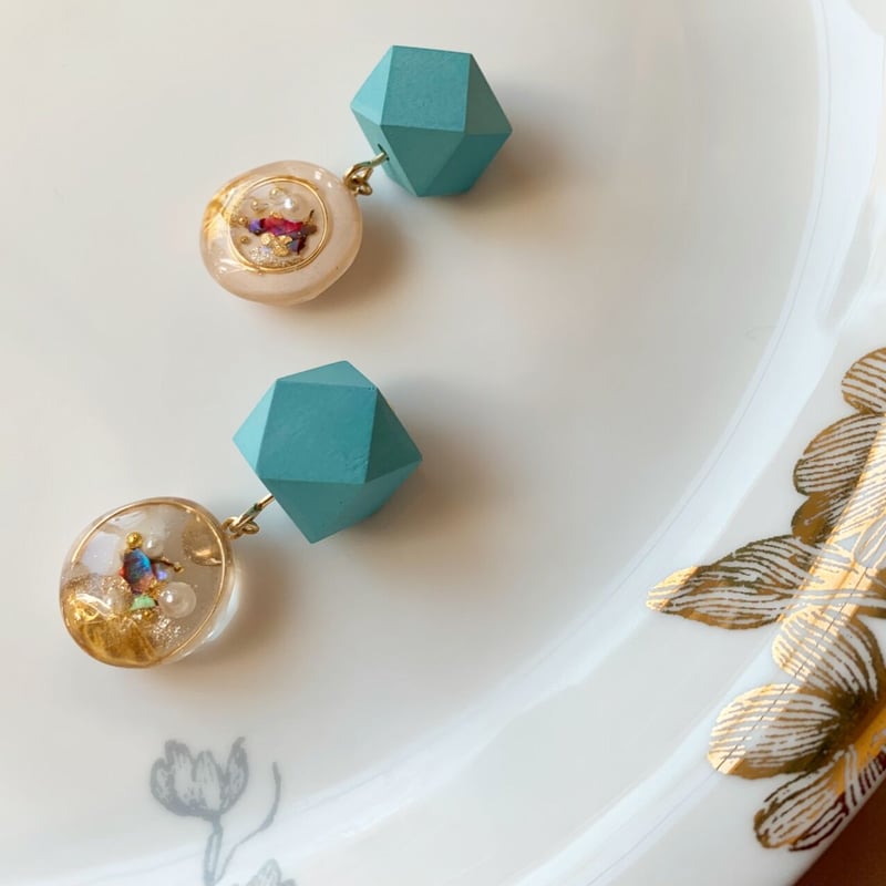 マルモ◆一点物✧カーネリアン×MOP×水晶 トリプレットストーンピアス マルモ◇一点物✧カーネリアン×MOP×水晶 トリプレットストーン