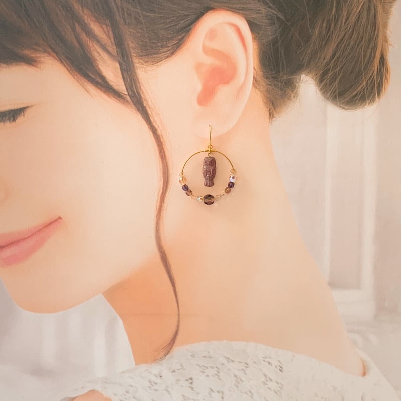 フクロウとシャンデリア』（パープル）チェコビーズのピアス