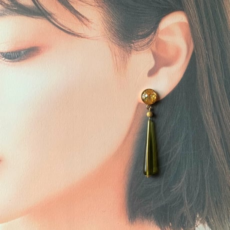 『Magic Drops-Ⅰ (魔法の雫Ⅰ)』レジン シェル × ドロップ アクリルビーズ の キラキラ ピアス/イヤリング (オレンジ & グリーン)