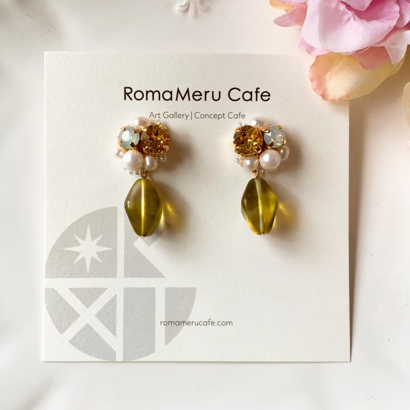 グリーン＆オレンジ ツートーンガラスビーズのピアス スワロフスキー・クリスタル グリーン＆オレンジ ツートーンガラスビーズのピアス スワロフスキー