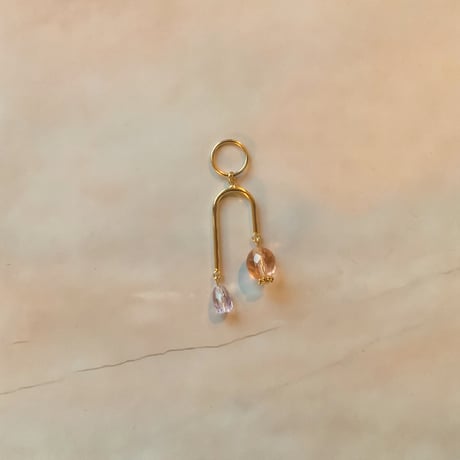 『one of a kind 〜Crystal & Czech beads〜(vintage rose)』クリスタル & チェコビーズ 一点物 アシンメトリー 2way ピアス/イヤリング (ピンク)