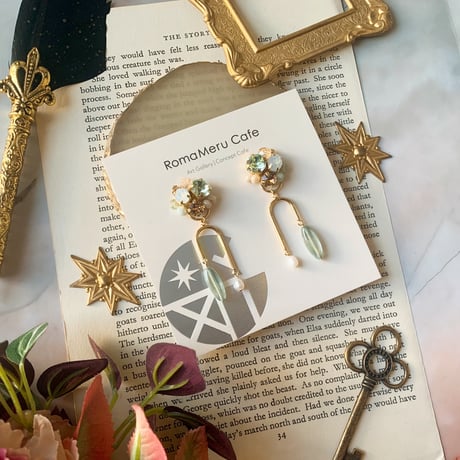 『one of a kind 〜Crystal & Czech beads〜 (green)』クリスタル & チェコビーズ 淡水パール 一点物 2way ピアス/イヤリング (グリーン)