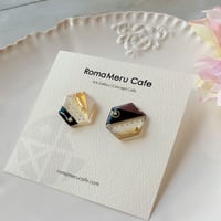 『お化粧した六角形』（ブラック）和モダン アシンメトリー ピアス / イヤリング HCam-BLA01