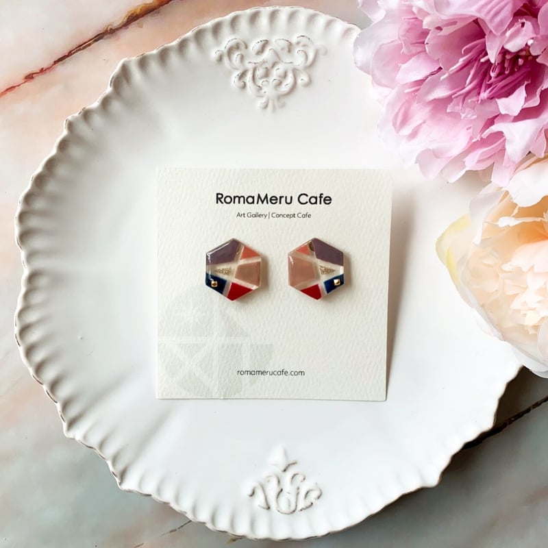 #c-51handmadeピアス/イヤリング レジンピアス/イヤリング お化粧した六角形』Ⅰ ニュアンスカラーの配色 レジン ピアス