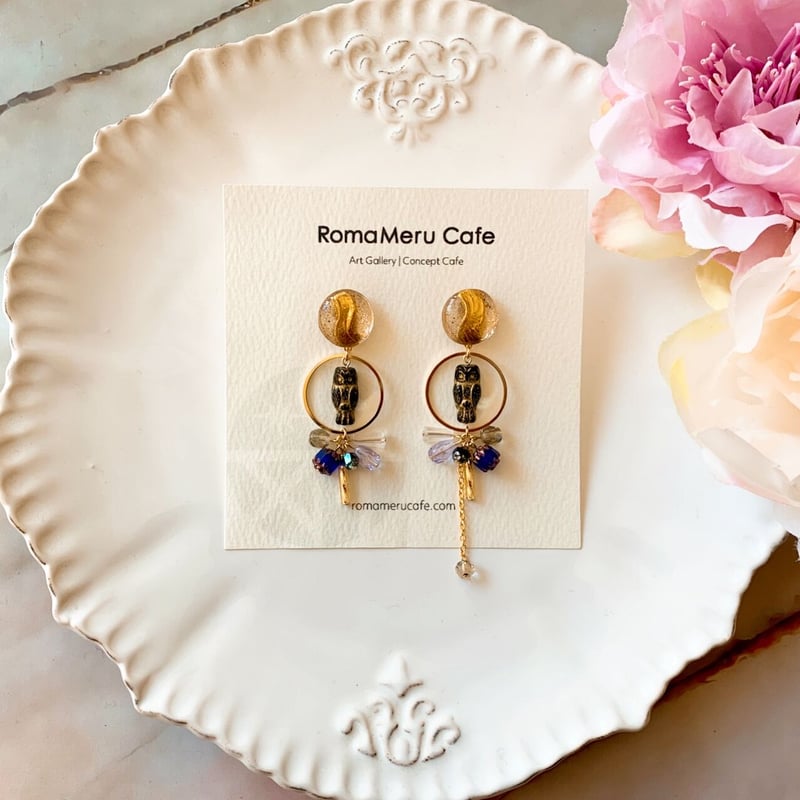 フクロウと魔法の輪』ブルー（ブラック×サファイア）チェコビーズの