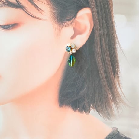 『魔法の雫』（ブルー アクアマリン×ブルー & イエロー）スワロフスキーと淡水パール×チェコビーズのドロップ 2wey ピアス/イヤリング