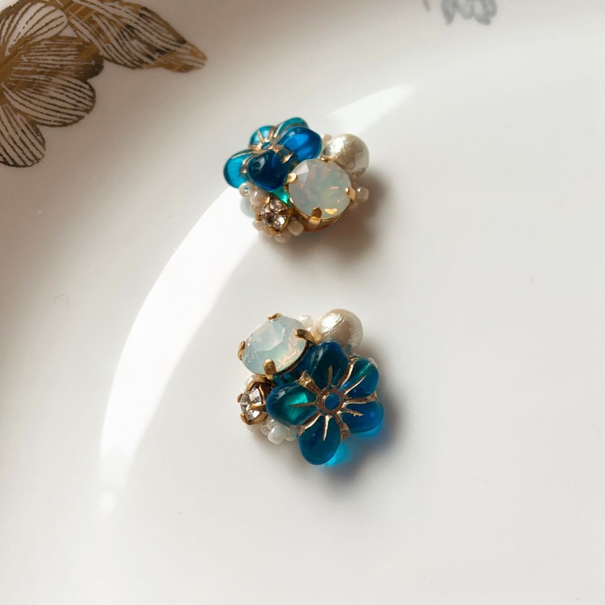 【397】スワロフスキービーズのピアス／イヤリング 397】スワロフスキービーズのピアス／イヤリング