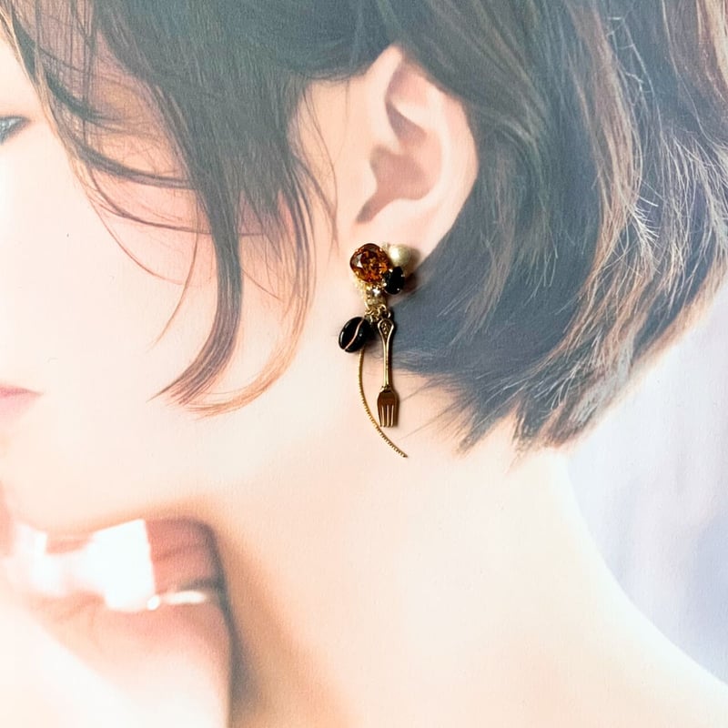 Coffee Time』（ライトブラウン）コーヒー豆とアンティーク カトラリー