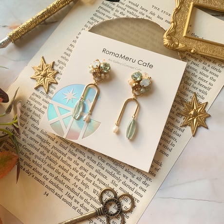 『one of a kind 〜Crystal & Czech beads〜 (green)』クリスタル & チェコビーズ 淡水パール 一点物 2way ピアス/イヤリング (グリーン)
