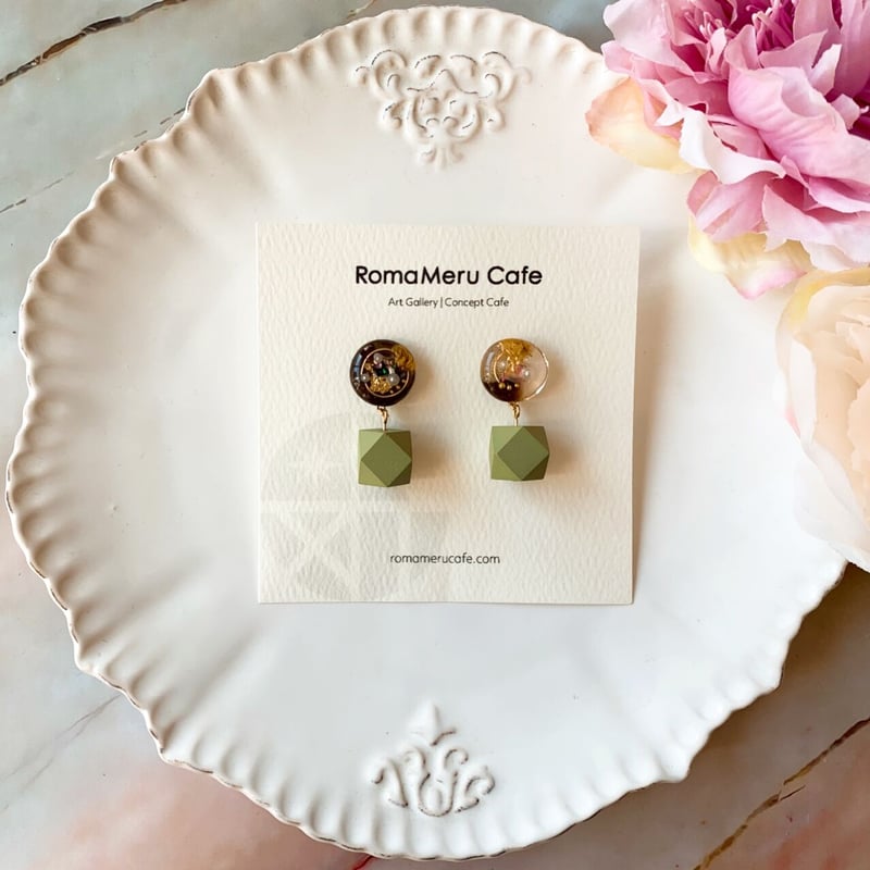 まんまるドロップ』（ブラウン×カーキ グリーン）レジンとウッドビーズ