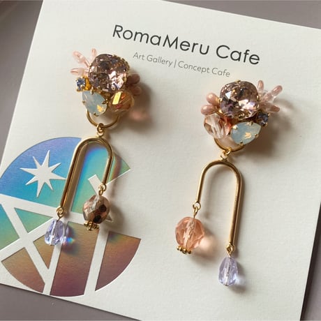 『one of a kind 〜Crystal & Czech beads〜(vintage rose)』クリスタル & チェコビーズ 一点物 アシンメトリー 2way ピアス/イヤリング (ピンク)