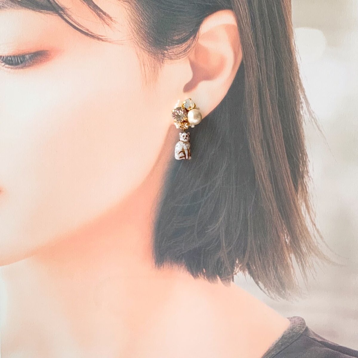 猫ボタン シフォン スワロフスキーチャーム　ピアスorイヤリング purepoche_796e-3i003-686