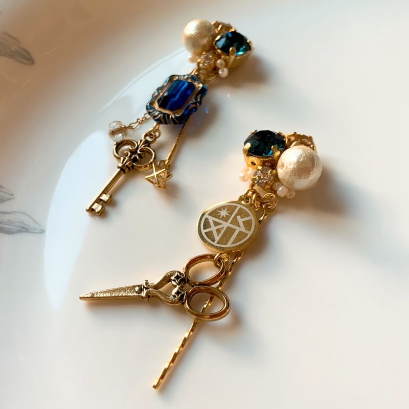 魔女の鍵と鋏』（ネイビー）2way ピアス/イヤリング | RomaMeru Cafe
