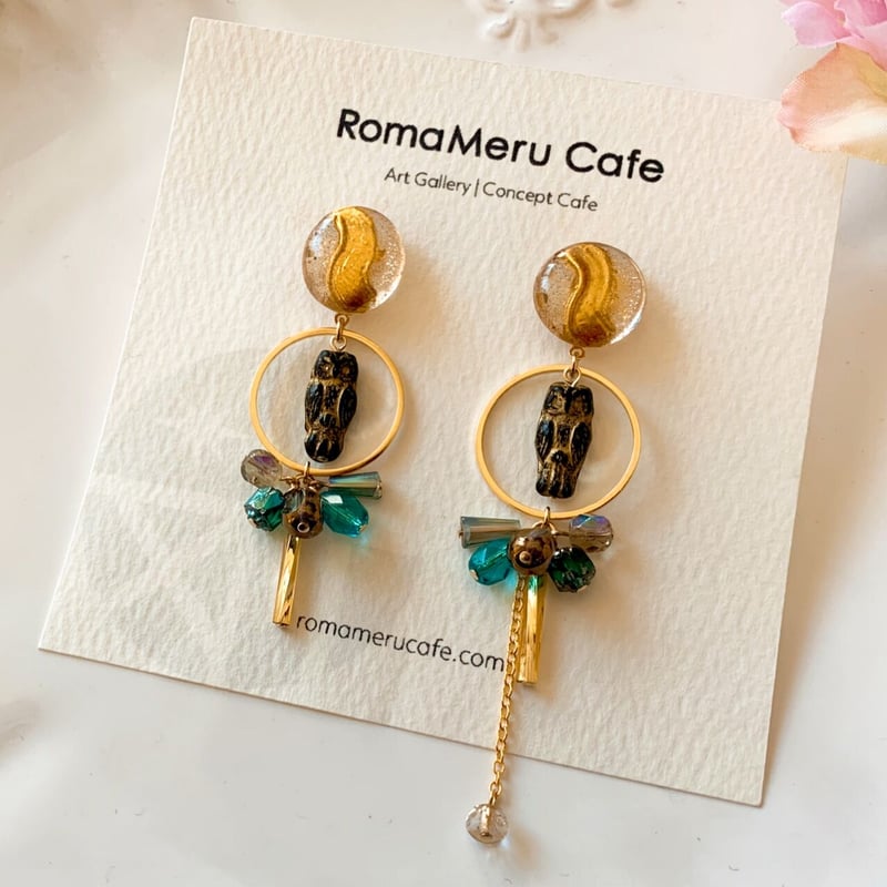 フクロウと魔法の輪』グリーン（ブラック×エメラルド）チェコビーズの