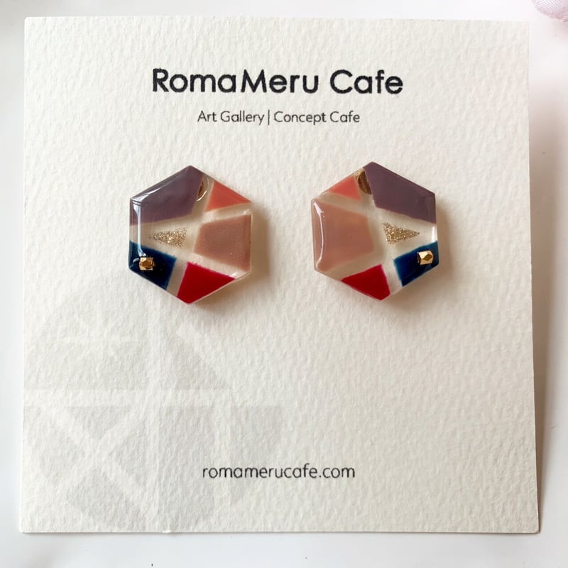 お化粧した六角形』Ⅰ ニュアンスカラーの配色 レジン ピアス