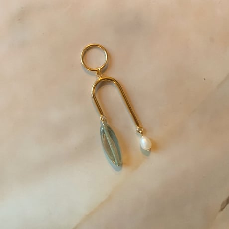 『one of a kind 〜Crystal & Czech beads〜 (green)』クリスタル & チェコビーズ 淡水パール 一点物 2way ピアス/イヤリング (グリーン)