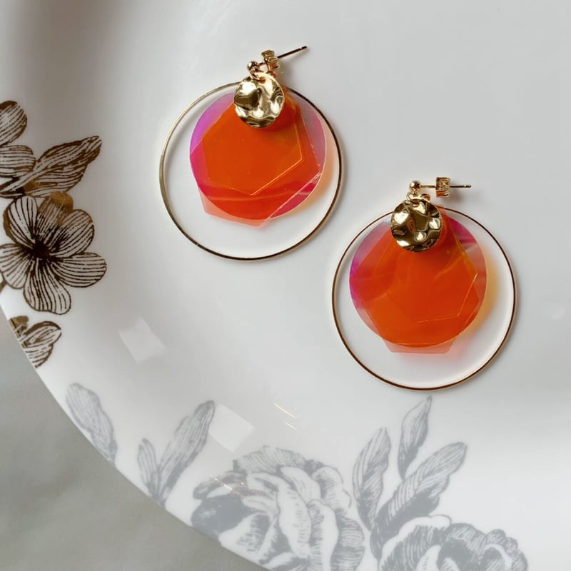 オーロラと光の輪』（オレンジ×レッド）キラキラビニールとリングの