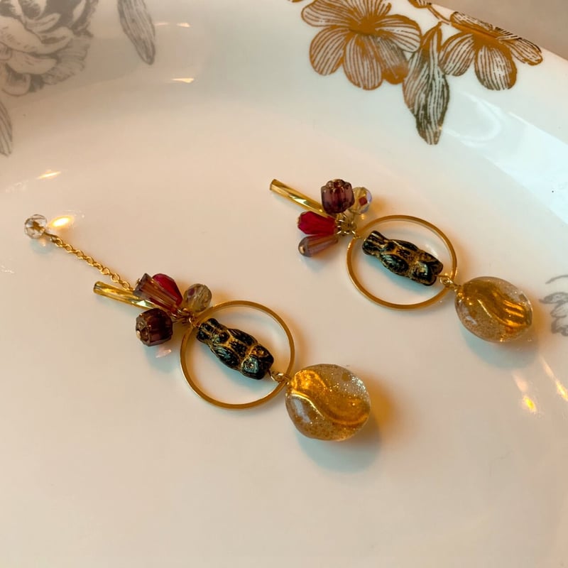 フクロウと魔法の輪』レッド（ブラック×ルビー）チェコビーズの