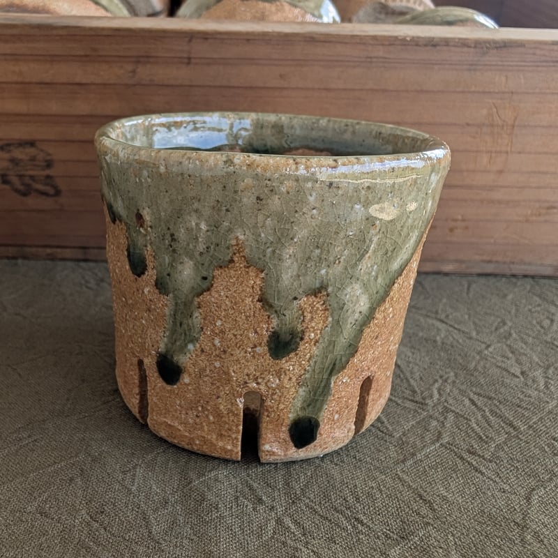 伊賀焼 オリジナルスリット入り陶器鉢 約2.5号 | 多肉植物カット苗の