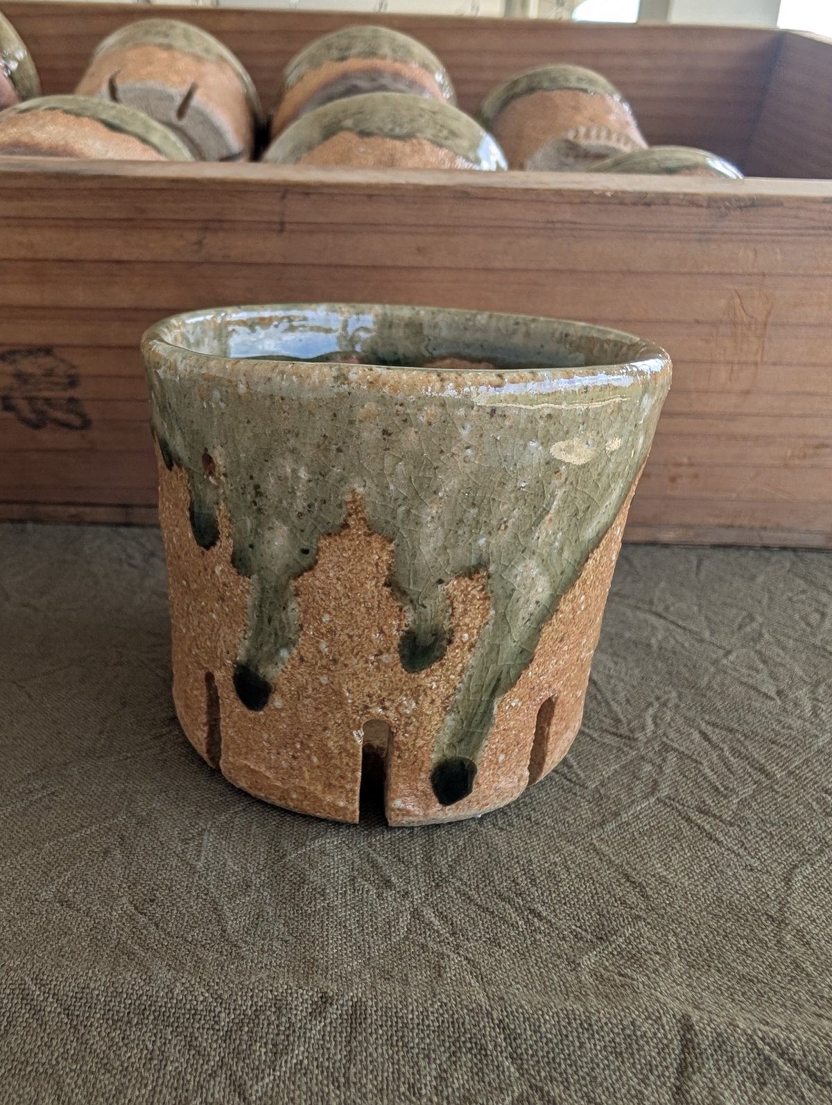 伊賀焼 オリジナルスリット入り陶器鉢 約2.5号 | 多肉植物カット苗の