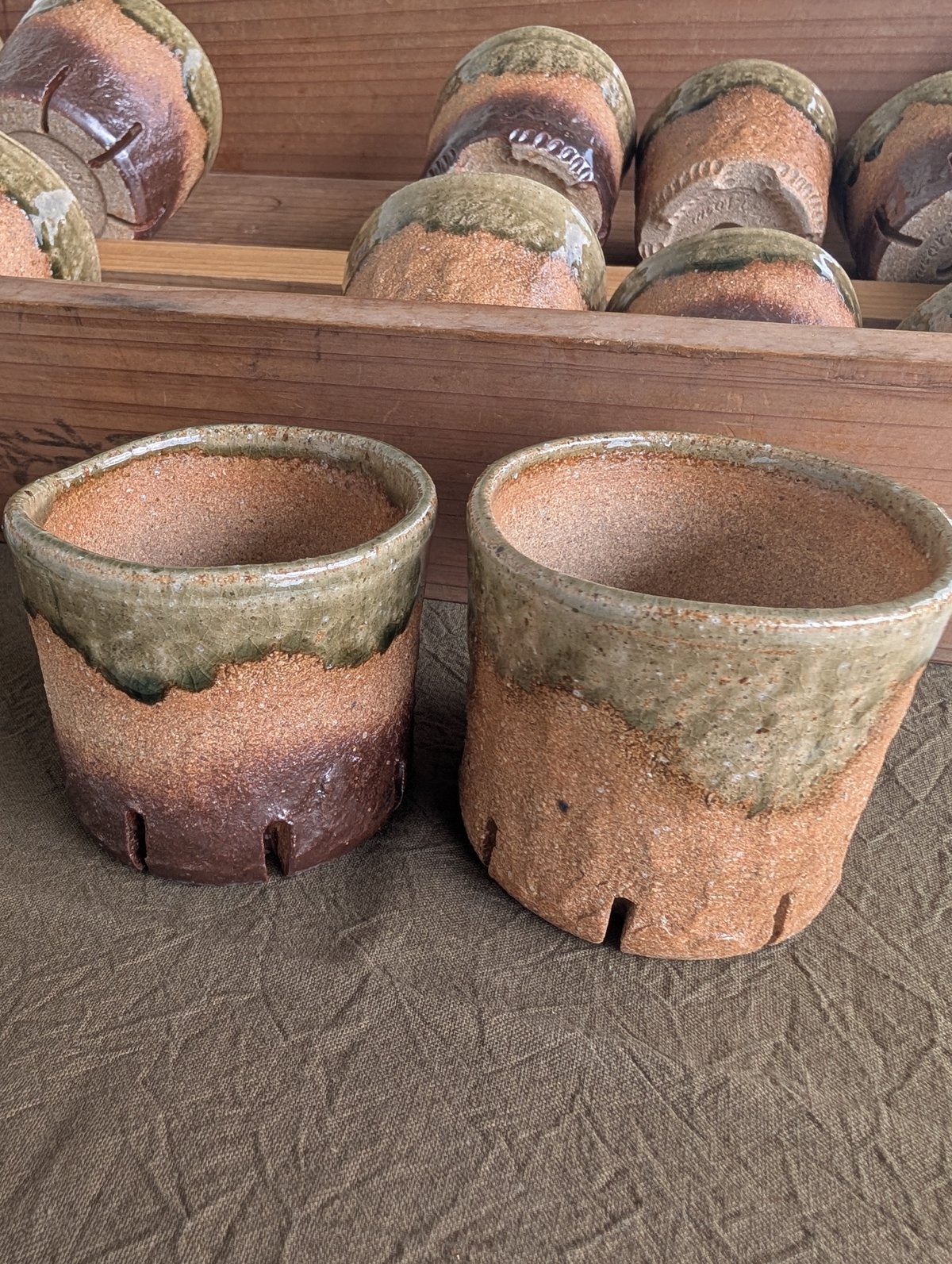 作家物 陶芸 創作 伊賀焼の摺鉢 職人 手作り 七寸 21cm ※欠けあり　04 伊賀焼 オリジナルスリット入り陶器鉢 約3号 | 多肉植物カット苗の通販