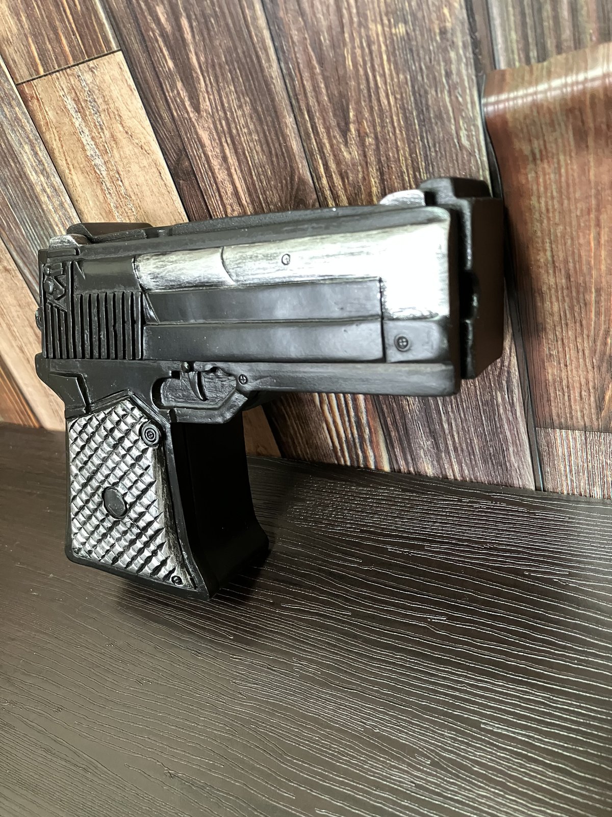 ピストル型灰皿 | A.W.L.