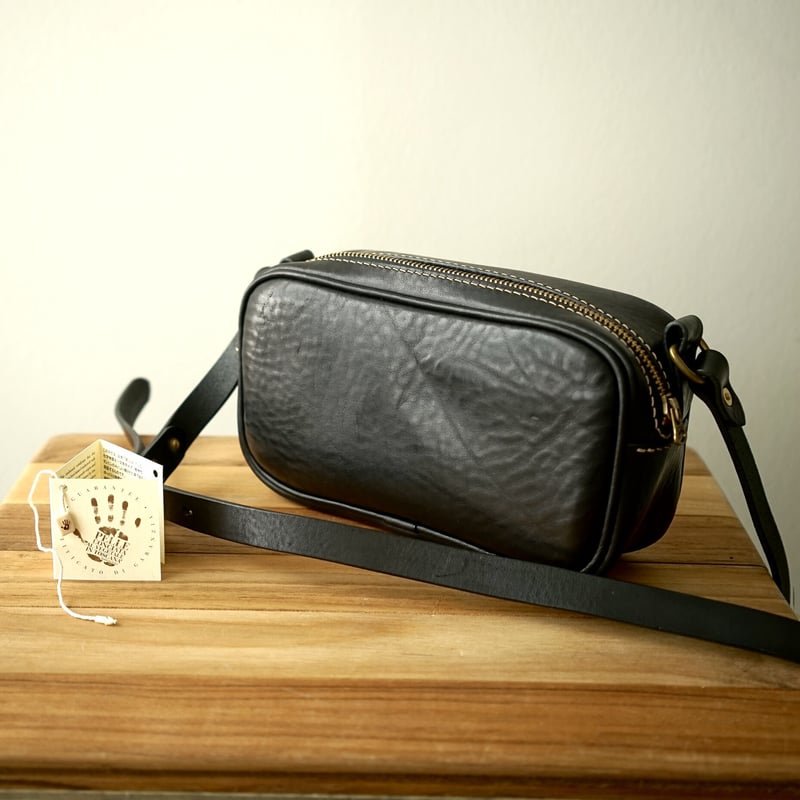 ULTIMATOKYO 安っぽい ショルダーバック 本革シボ加工 ブラック