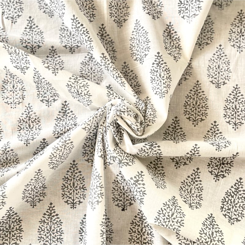 インド綿】ハンドブロックプリント生地 白地にツリー | LOTUS TRADE