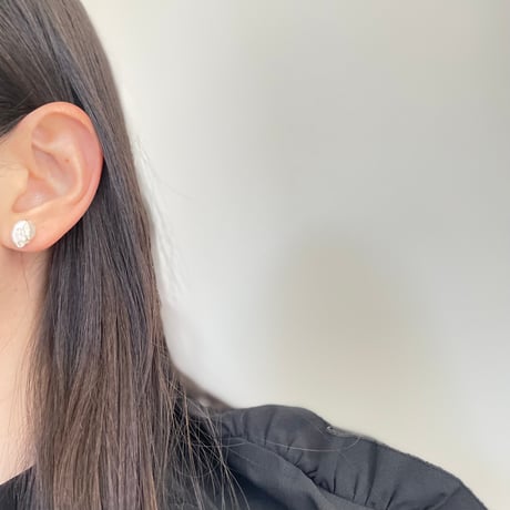 小ぶり淡水パールのニュアンスピアス